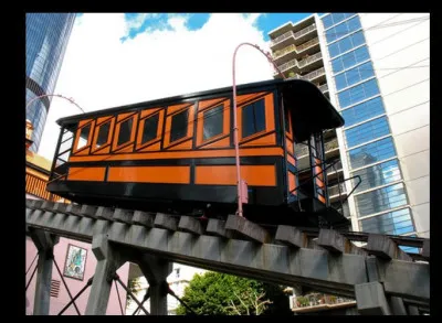 Très prisé par le monde de la culture, le funiculaire Angels Flight est apparu dans un film musical, dans des séries TV, dans un roman et dans une peinture. Où se trouve ce funiculaire très populaire qui a été inauguré en 1901 ?