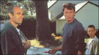 Quel est ce film, r&eacute;alis&eacute; par Costa-Gavras, avec Johnny Hallyday et Fanny Ardant, dans lequel il est Maximilien Faucon ?