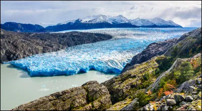 Dans le parc national Torres del Paine au Chili, se trouve le plus grand glacier dAmérique du Sud.