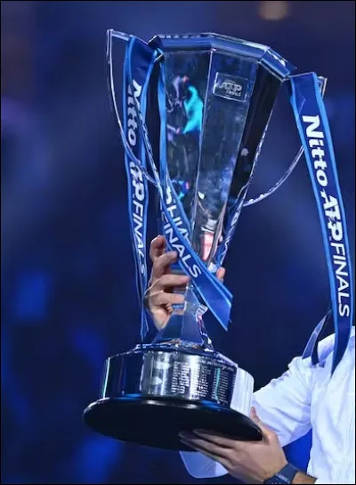 Qui remporte l'ATP Final, anciennement appelé Master, en novembre ?