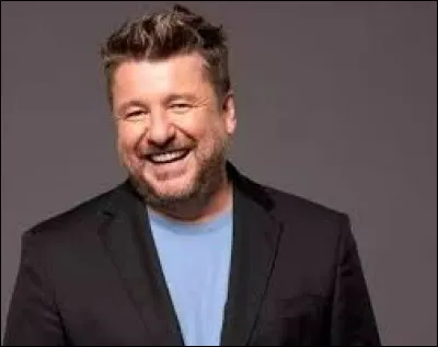 Bruno Guillon présente la matinale sur la radio NRJ.