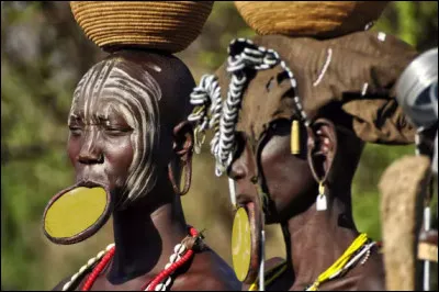 ...ni bien sûr de cette autre, qui recèle l'adresse originelle de notre héros et qui est celle... (Complétez !)