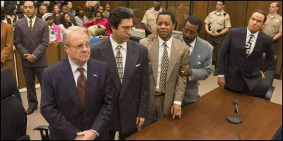 La série ... raconte une histoire vraie sur un footballeur américain accusé d'homicide.