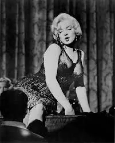 Dans le film "Certains l'aiment chaud", quel acteur joue avec Marilyn Monroe ?