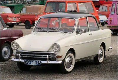 Jonquille au pays des tulipes, cette petite voiture populaire néerlandaise proposait bien avant les constructeurs japonais une transmission automatique à variation continue. Comment se nomme-t-elle ?