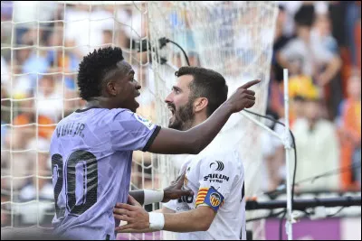 Quelqu'un te dit des insultes, comment réagis-tu ?