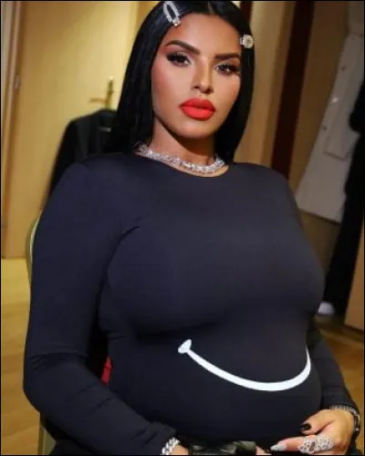 Quand Imen Es donne-t-elle naissance à son premier enfant ?