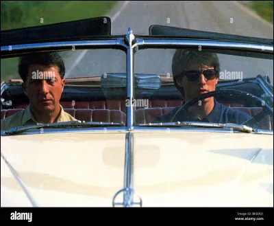 Quel jour Raymond avait-il le droit de conduire la voiture de leur père lentement dans l'allée ?