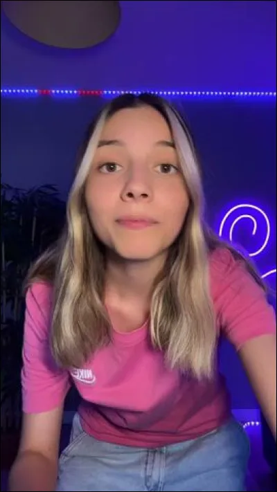 Qui est cette youtubeuse ?