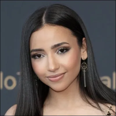 Qui est cette youtubeuse ?