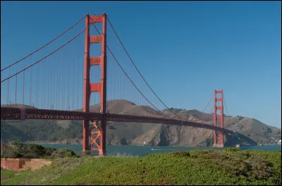 À qui faut-il attribuer la chanson "Bridge over troubled water ?