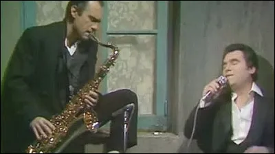 De quel instrument joue-t-il dans les boîtes de Saint-Germain-des-Prés durant ses années au lycée ?