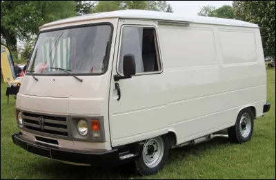 Quel est le nom de ce fourgon en J à cabine avancée, produit par Peugeot de 1981 à 1991 ?