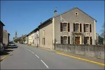 Cette commune de la Moselle peuplée de 1000 habitants, située à la périphérie de Metz, c'est ...