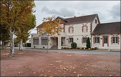 Cette commune du sud de la Nièvre, peuplée de 3 000 habitants, connue pour son passé de cinq siècles d'exploitation charbonnière, c'est ...