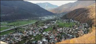 Cette commune de 2 000 habitants du département de la Savoie, située dans la vallée de la Tarentaise, c'est ...