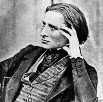 Se laissant porter par quelques vers de Lamartine, Liszt passe successivement de la piété à l'exaltation romantique dans sa très longue mais très passionnante ''Bénédiction de Dieu dans la...''