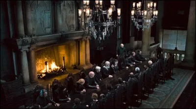 Qui Voldemort tue-t-il au début du film ?