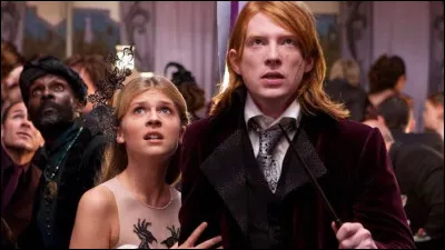 Qui dit à Harry lors du mariage de Bill et Fleur que Dumbledore, étant jeune, était méchant ?