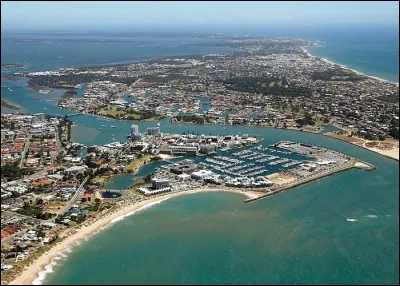 Dans quel pays est située la ville de Mandurah ?