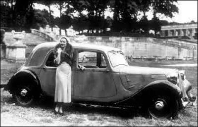 Ce 24 mars, Citroën présente son nouveau modèle, la "Traction Avant" : c'était en ...