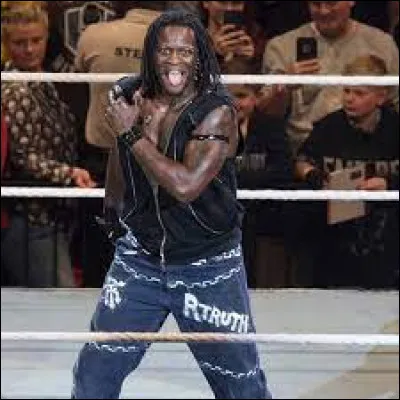 Quel homme a remporté le WWE 24/7 Championship à 53 reprises ?