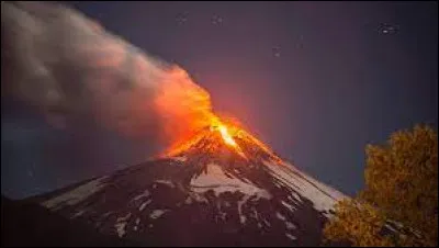 Où se situe le volcan Villarrica ?