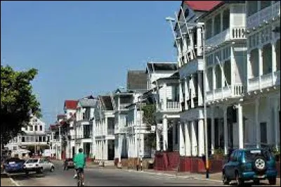 Quel pays a pour capitale Paramaribo ?