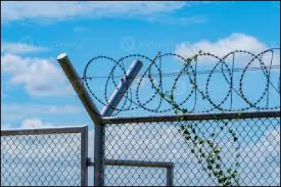 Quel mur sépare physiquement Israël de la Cisjordanie depuis les années 2000 ?