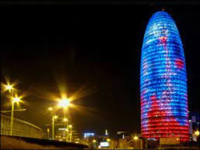 Comment s'appelle l'architecte de la tour Agbar ?