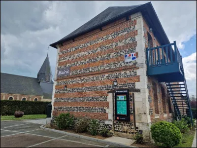 Cette commune de Seine-Maritime, peuplée de 1 250 habitants, située sur le plateau de pays de Caux, près de Saint-Romain, c'est ...