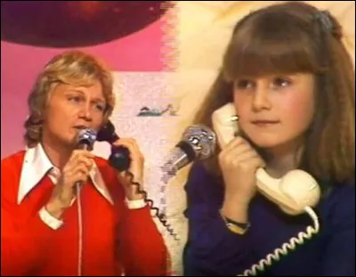 Musique : Dans la chanson "Le téléphone pleure" de Claude François, où la petite fille passe-t-elle ses vacances ?