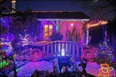 Cette maison est à voir en Nouvelle-Aquitaine, à Marmande. Sous-préfecture de son département, elle se situe ...