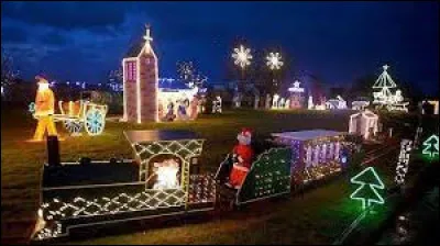 Je vous emmène maintenant en Mayenne, à la découverte des illuminations d'Aron. Nous serons en région ...