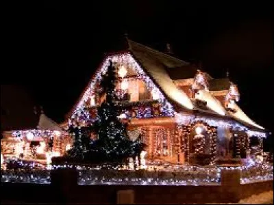 Cette jolie maison se trouve dans le Grand-Est, à Schweighouse-sur-Moder. Ville de l'arrondissement de Haguenau-Wissembourg, elle se situe dans le département ...