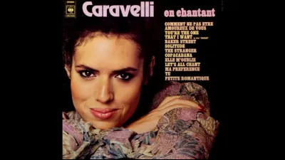 À quel chanteur faut-il attribuer la chanson "En chantant" ?