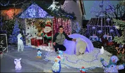 Si vous voulez voir le Père Noël, un igloo avec un ours ou encore des pingouins, rendez-vous à Port-sur-Saône. Ville de l'aire d'attraction Vésulienne, elle se situe dans le département ...