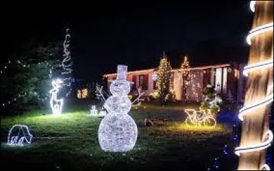 À Gouts, il y en a pour tous les goûts, comme sur cette image avec ce gros bonhomme de neige qui vous tends les bras. Village de l'arrondisement de Dax, il se situe dans le département ...