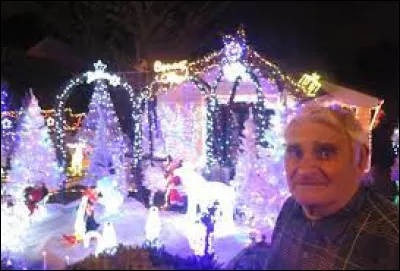 Cette maison bien illuminée se trouve en Île-de-France, à La Frette-sur-Seine. Ville de l'arrondissement d'Argenteuil, sur la rive droite de la Seine, elle se situe dans le département ...
