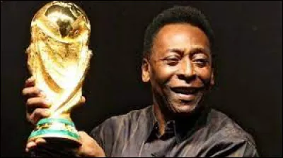 Combien de fois Pelé a-t-il remporté de Coupe du monde durant sa carrière ?