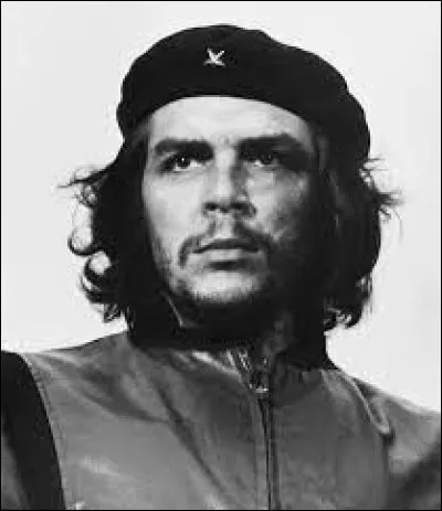 Che Guevara est un célèbre révolutionnaire argentin. Il a effectué des études de médecine.