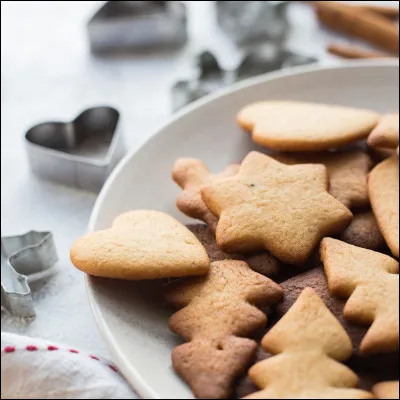 La période de Noël, c'est génial...
Miam, des petits gâteaux ! J'en mangerai bien un, mais je ne me souviens plus de leur nom... Pouvez-vous me le rappeler ?