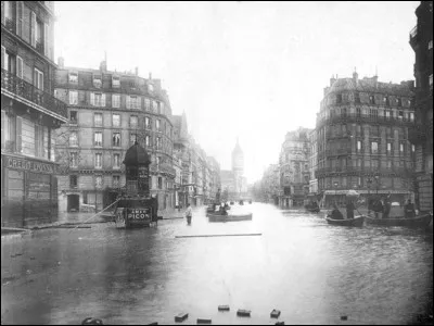 Ce 28 janvier, la grande crue de la Seine à Paris, qui a commencé 10 jours plus tôt, atteint son niveau maximal : c'était en ...