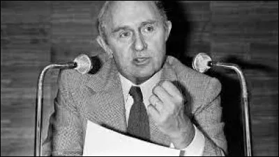 Ce 28 décembre, la loi Neuwirth adoptée par l'Assemblée nationale et le Sénat dix jours plus tôt, qui autorise lusage des contraceptifs, est promulguée : c'était en ...