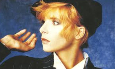 À quelle chanteuse française doit-on "Je t'aime mélancolie" dans les années 90 ?