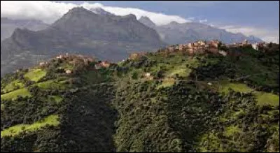 Où se situe la région montagneuse qui se nomme la Kabylie ?