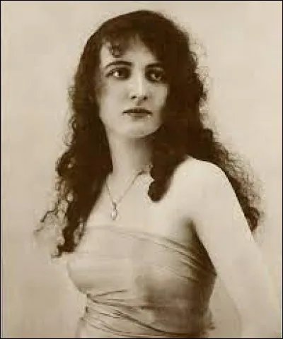 Qui devient la première Miss France en 1920 ?