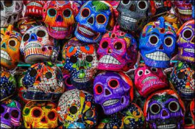 Quel festival traditionnel mexicain célèbre la vie des proches décédés ?