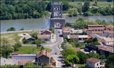 Cette petite ville de 8 800 habitants, située au bord du Rhône dans le sud de l'Ardèche, c'est ...