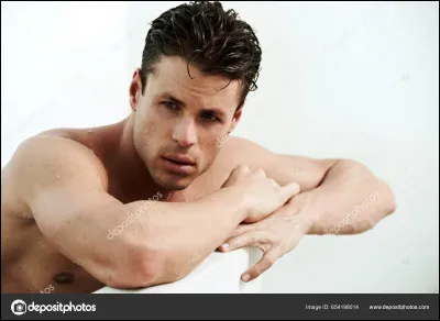 Il y a un nouveau/une nouvelle à l'école et il/elle est trop beau/belle. Que fais-tu ?